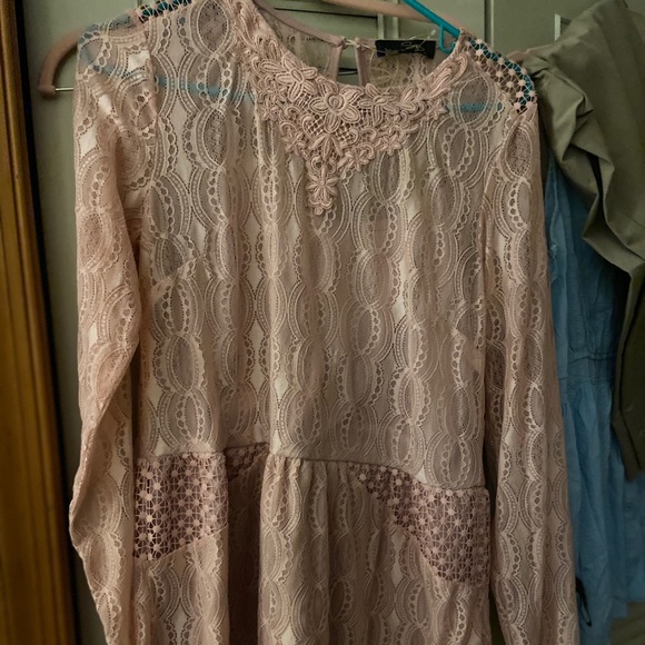 Lace maternity wear - Picture 3 of 3